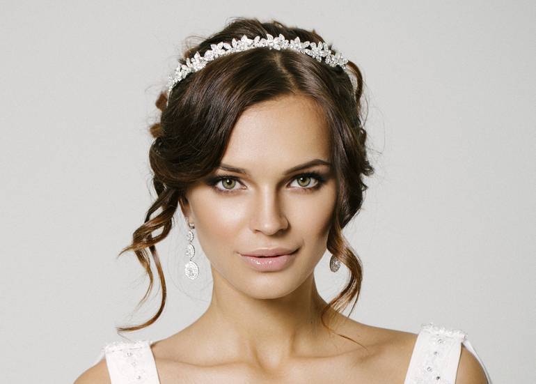 JUSTFOX Strass Diadem Tiara Silber - Mit Blumenapplikation
