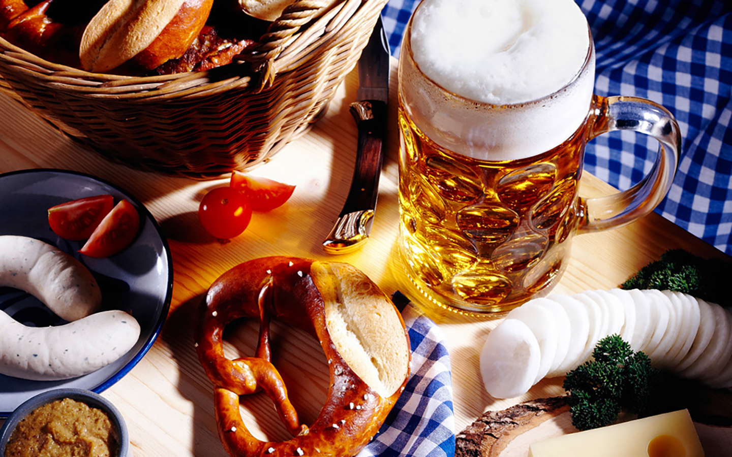Brotzeit im Oktoberfest-Stil