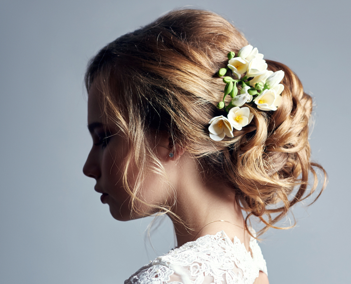 Hochzeit Haarschmuck Brautfrisuren Mit Blumen Diadem Und Haarreif