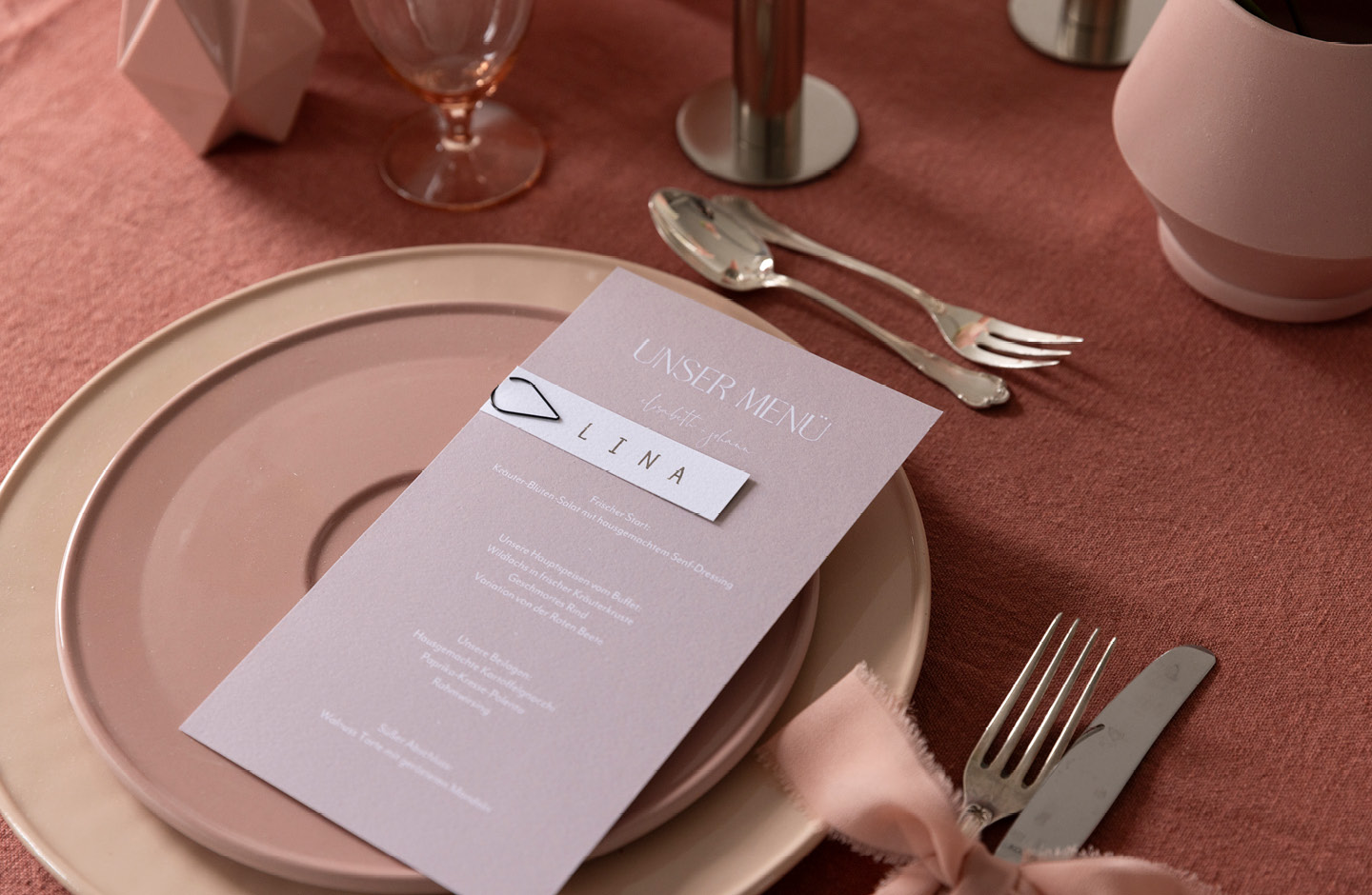 Menükarte zur Hochzeit mit DIY-Namenstag