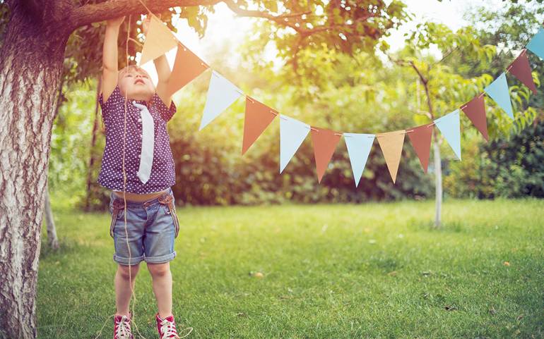 Taufe im Garten feiern Ideen für Deko, Essen und Spiele