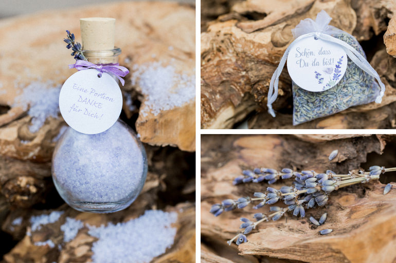 Ein kleines Säckchen mit Lavendel, mit liebevoll verzierten Sprüche-Anhängern und Schleifen verziert ist ein schönes Geschenk für die Gäste. 