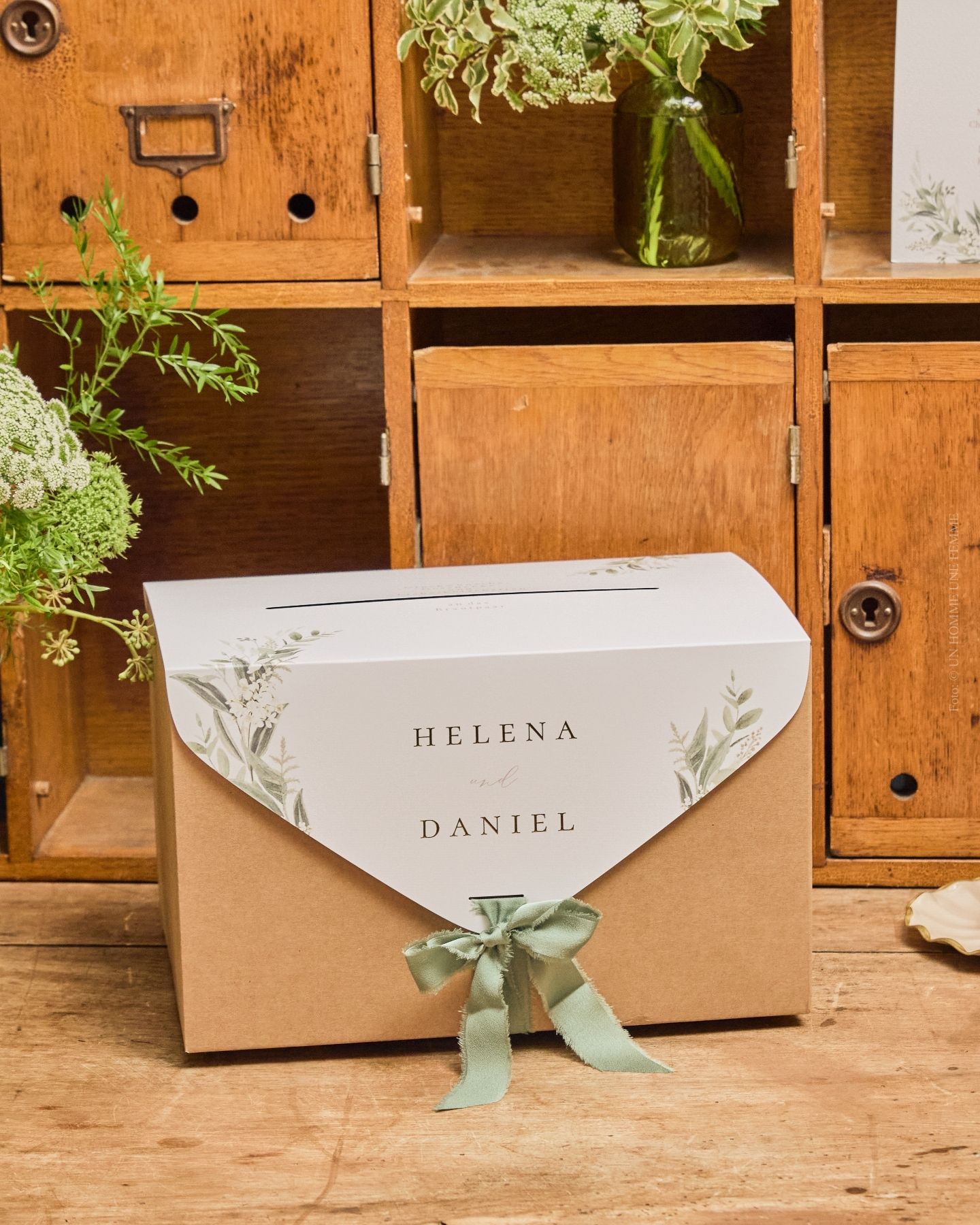 Kartenbox zur Hochzeit im Greenery-Stil
